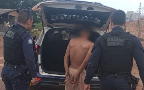 Jovem é detido pela GM acusado de agredir o próprio pai em Cascavel Imagem referente a Jovem é detido pela GM acusado de agredir o próprio pai em Cascavel