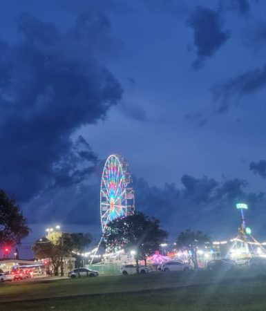 Nuvens carregadas e relâmpagos anunciam probabilidade de chuva na noite deste domingo em Cascavel Imagem referente a Nuvens carregadas e relâmpagos anunciam probabilidade de chuva na noite deste domingo em Cascavel