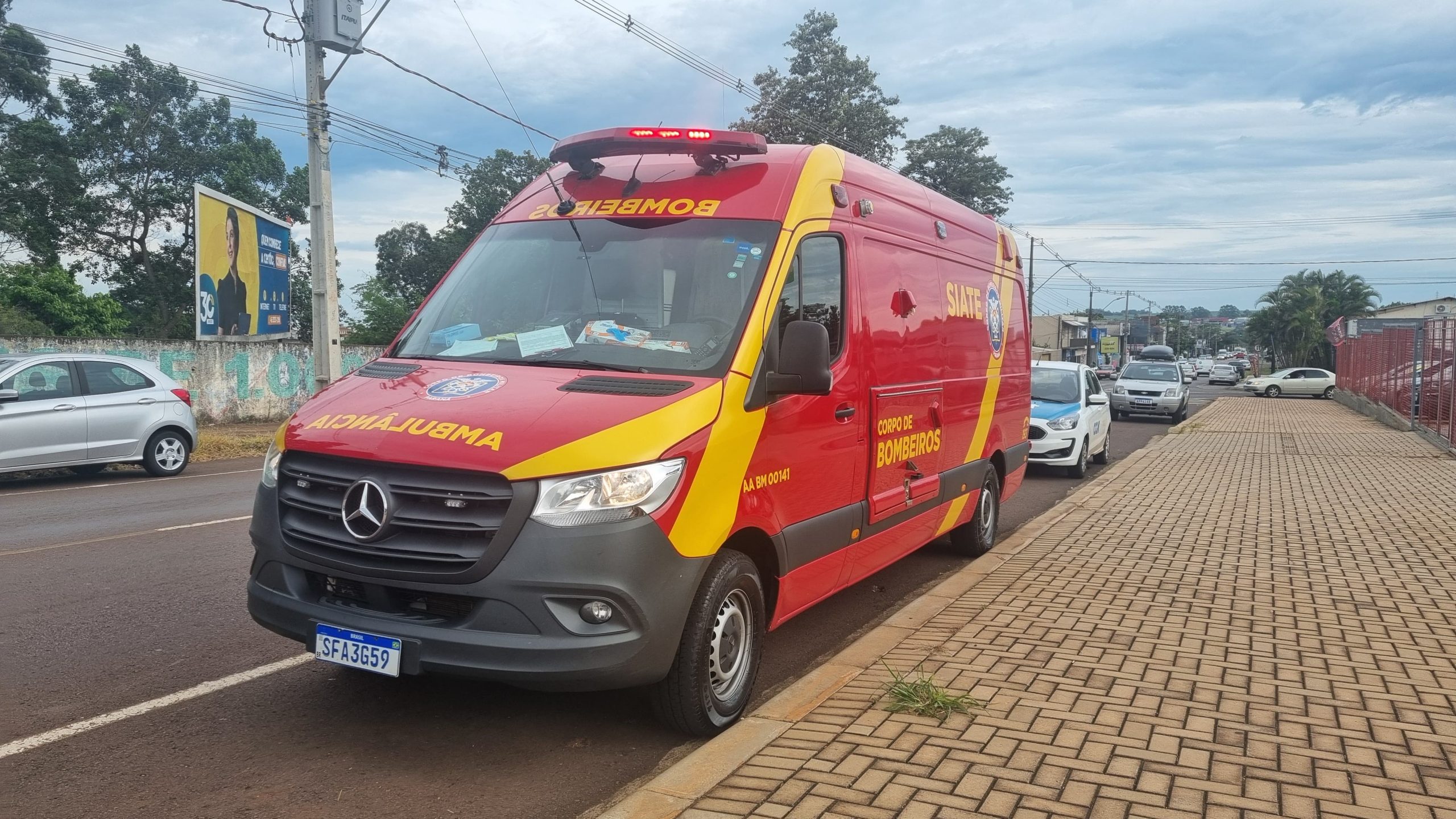 Motociclista fica ferido após colisão na Rua Jorge Lacerda