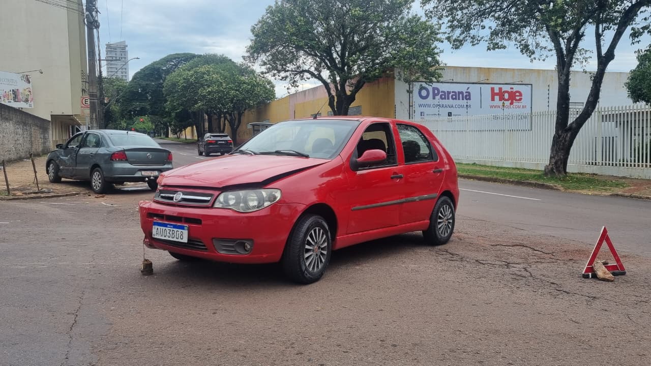 Carros se envolvem em colisão no cruzamento das Ruas Nereu Ramos e Rio Grande do Sul