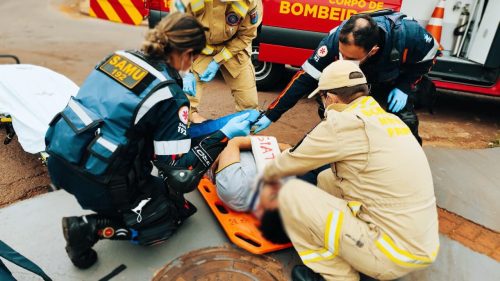 Jovem, de 19 anos, fica ferido após colisão com Vectra na Rua Maracaí Jovem, de 19 anos, fica ferido após colisão com Vectra na Rua Maracaí