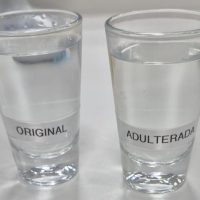 Saúde encerra sala que monitorava casos de intoxicação por metanol Imagem referente a Saúde encerra sala que monitorava casos de intoxicação por metanol