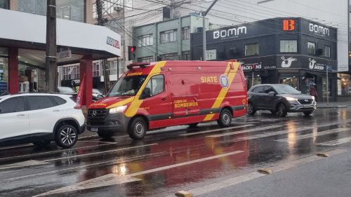 Homem de 78 anos sofre queda no Centro de Cascavel e é socorrido pelo Siate Homem de 78 anos sofre queda no Centro de Cascavel e é socorrido pelo Siate