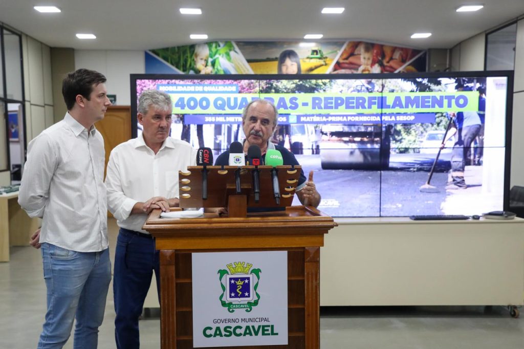 Prefeitura dá início a grande projeto de reperfilamento de 400 quadras de Cascavel Prefeitura dá início a grande projeto de reperfilamento de 400 quadras de Cascavel