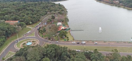 Cascavel terá árvore de Natal flutuante no meio do Lago Municipal Imagem referente a Cascavel terá árvore de Natal flutuante no meio do Lago Municipal
