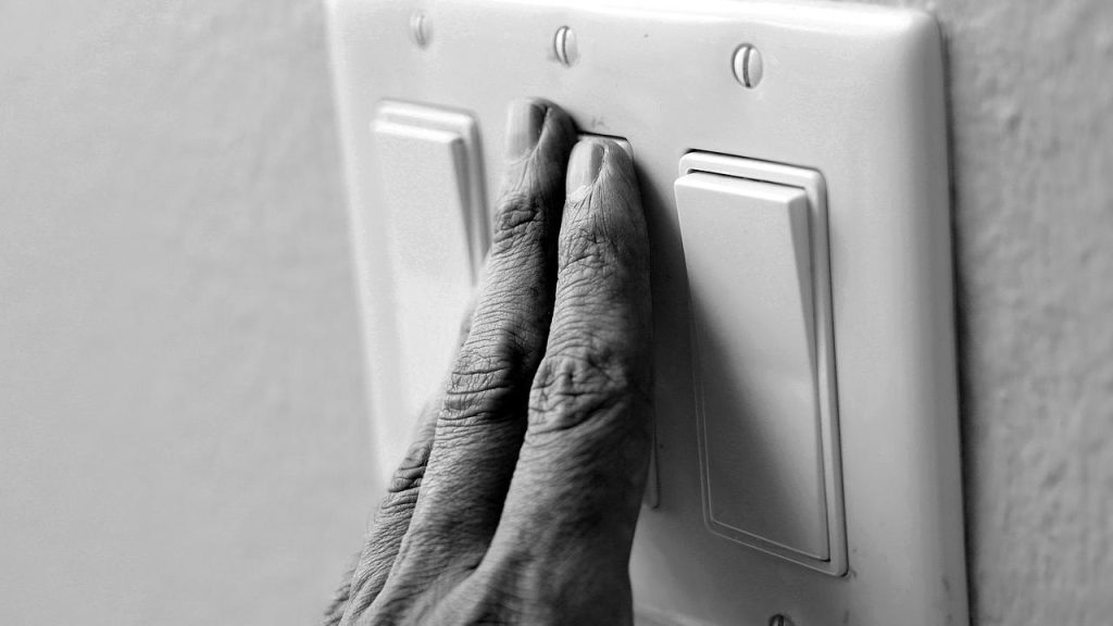 Rompimento de cabo de energia, deixa 1200 residências sem luz no Tropical Rompimento de cabo de energia, deixa 1200 residências sem luz no Tropical