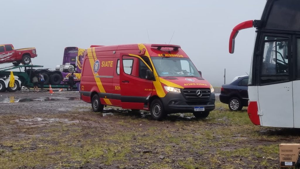Homem sofre queda de mureta e é atendido pelo Siate na BR-277 em Cascavel Homem sofre queda de mureta e é atendido pelo Siate na BR-277 em Cascavel