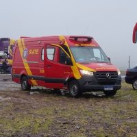 Homem sofre queda de mureta e é atendido pelo Siate na BR-277 em Cascavel Imagem referente a Homem sofre queda de mureta e é atendido pelo Siate na BR-277 em Cascavel