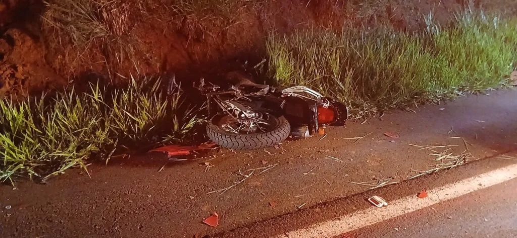 Tragédia em São João: motociclista morre e passageira luta pela vida