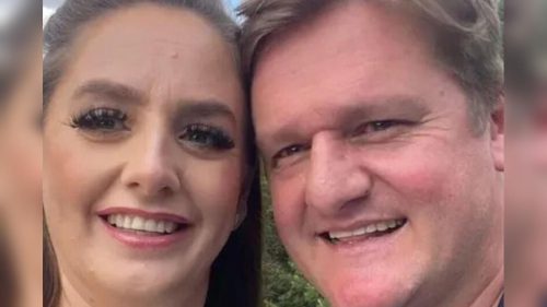 Casal de professores morre em colisão entre moto e caminhonete na PR-446 Imagem referente a Casal de professores morre em colisão entre moto e caminhonete na PR-446