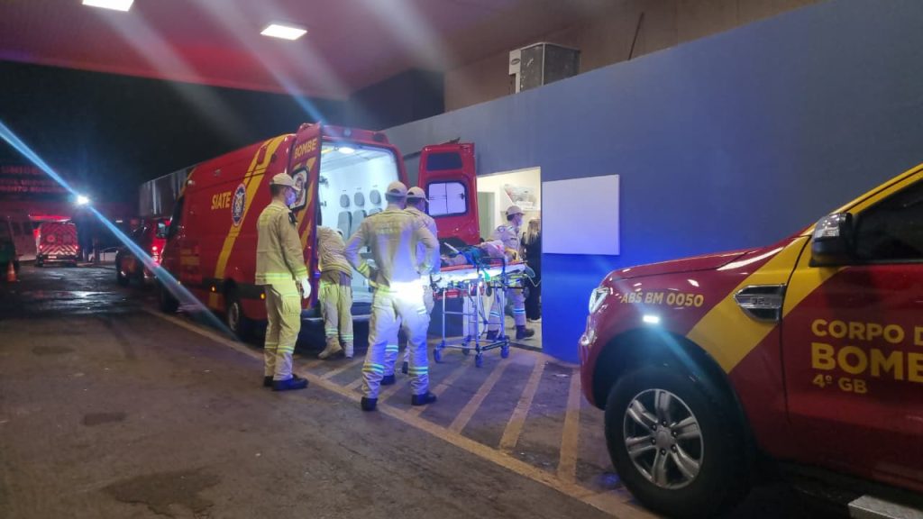 Em estado grave, homem esfaqueado no Centro dá entrada no Hospital Universitário Em estado grave, homem esfaqueado no Centro dá entrada no Hospital Universitário