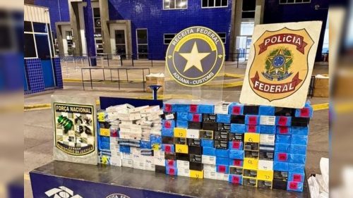 Receita Federal realiza apreensão de grande quantidade de smartphones e medicamentos na Ponte Internacional da Amizade Receita Federal realiza apreensão de grande quantidade de smartphones e medicamentos na Ponte Internacional da Amizade