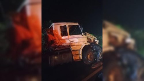 Caminhoneiro escapa ileso após acidente em rodovia entre Formosa e Jesuítas Caminhoneiro escapa ileso após acidente em rodovia entre Formosa e Jesuítas