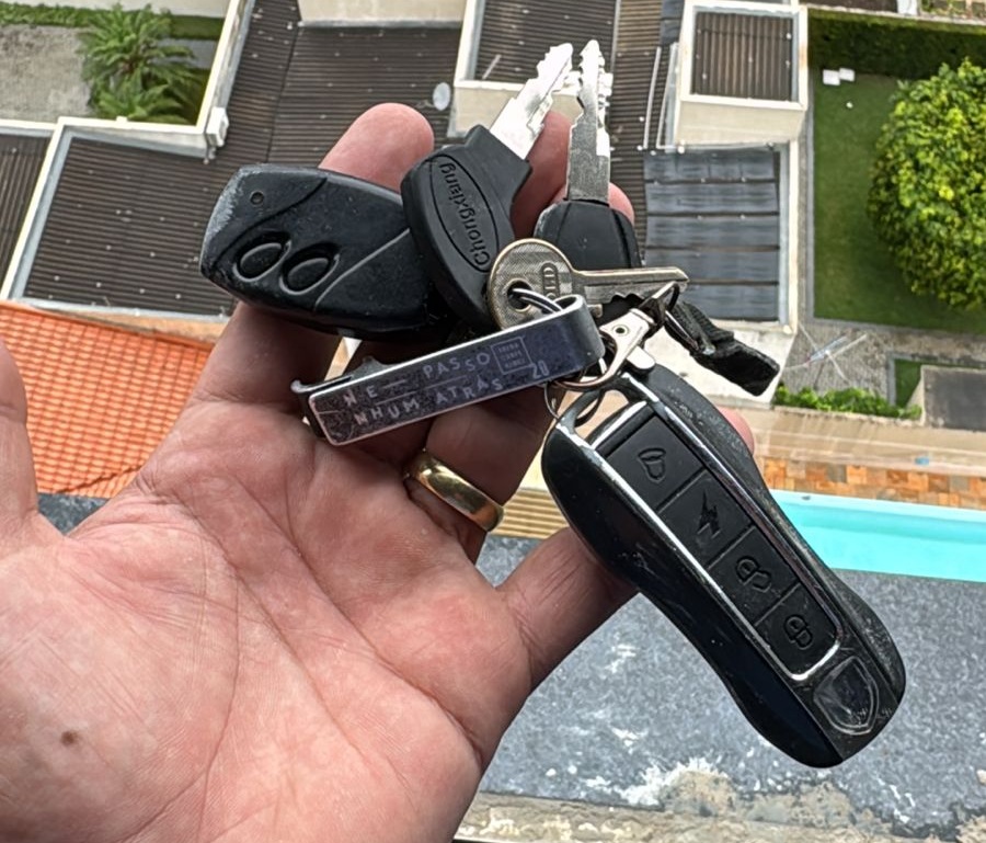 Chaves foram encontradas na Avenida Brasil, em Cascavel Chaves foram encontradas na Avenida Brasil, em Cascavel