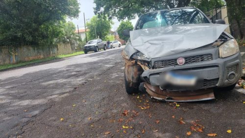 Colisão entre Strada e Corolla é registrada no Centro Colisão entre Strada e Corolla é registrada no Centro