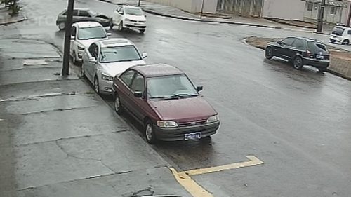 Câmera flagra acidente entre Fox e Gol no Bairro São Cristóvão Câmera flagra acidente entre Fox e Gol no Bairro São Cristóvão