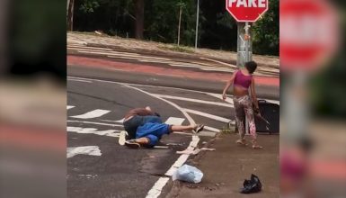 Vídeo mostra homem sendo violentamente agredido no XIV de Novembro Imagem referente a Vídeo mostra homem sendo violentamente agredido no XIV de Novembro