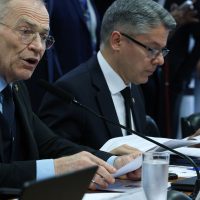 CPI do Crime convoca Bacellar, presidente da Alerj solto por colegas Imagem referente a CPI do Crime convoca Bacellar, presidente da Alerj solto por colegas