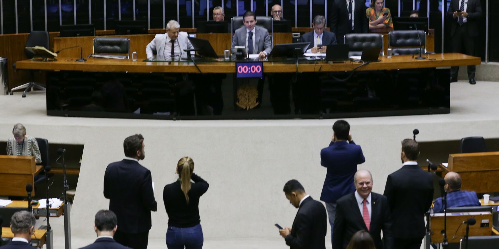 Câmara pode votar hoje projeto com novas regras para devedor contumaz Câmara pode votar hoje projeto com novas regras para devedor contumaz