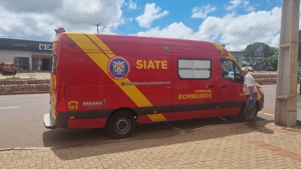 Mulher de 40 anos fica ferida após queda de motocicleta na Avenida Carlos Gomes Mulher de 40 anos fica ferida após queda de motocicleta na Avenida Carlos Gomes