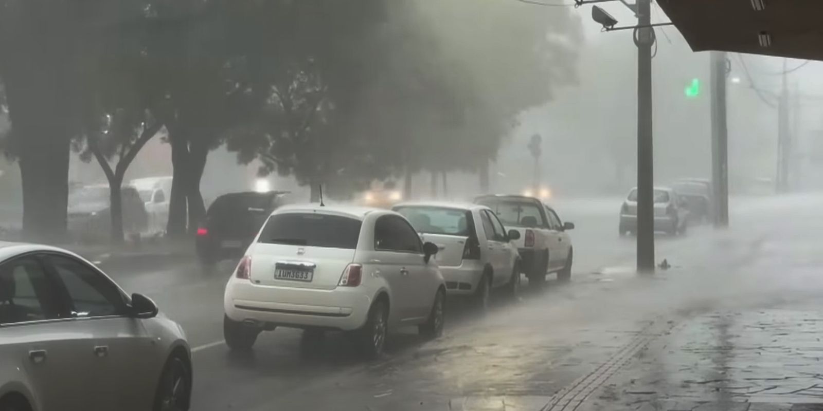 Inmet emite alerta vermelho para RS com chegada de ciclone Inmet emite alerta vermelho para RS com chegada de ciclone