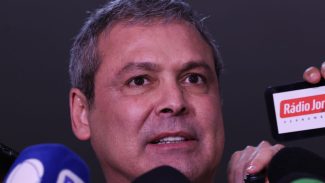 Líder do PT considera escandalosa decisão de votar PL da dosimetria