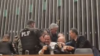 Entidades condenam retirada da imprensa na Câmara Entidades condenam retirada da imprensa na Câmara