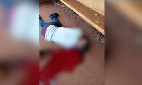 Mistério e sangue: jovem é morto em ponto de ônibus na Linha São João Imagem referente a Mistério e sangue: jovem é morto em ponto de ônibus na Linha São João