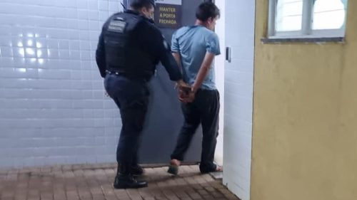 Imagem referente a Populares denunciam agressão e homem é preso por bater na mãe no Esmeralda