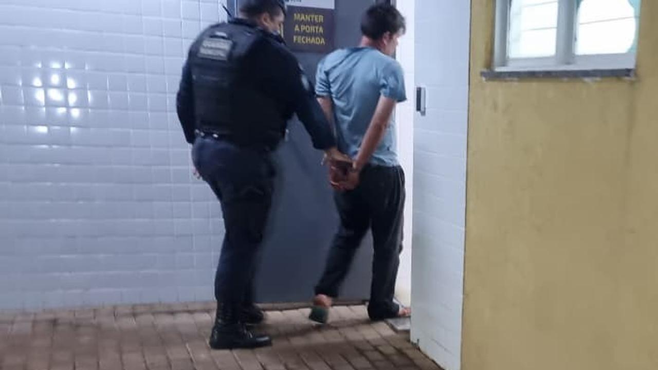 Populares denunciam agressão e homem é preso por bater na mãe no Esmeralda Populares denunciam agressão e homem é preso por bater na mãe no Esmeralda