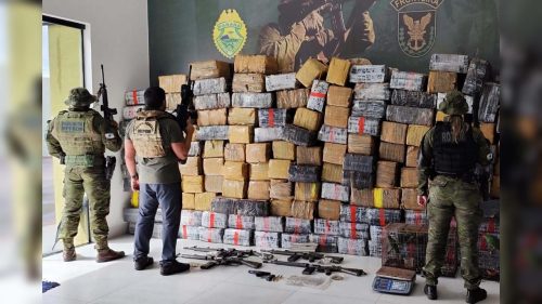 Ação policial trava R$ 7,3 milhões do crime com drogas e armas no Paraná Imagem referente a Ação policial trava R$ 7,3 milhões do crime com drogas e armas no Paraná