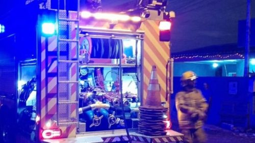 Carro lotado de recicláveis vira bola de fogo e assusta moradores que passavam pelo local Carro lotado de recicláveis vira bola de fogo e assusta moradores que passavam pelo local