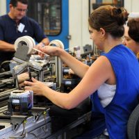 Feira de empregos oferece oportunidades para jovens de favelas do Rio Imagem referente a Feira de empregos oferece oportunidades para jovens de favelas do Rio