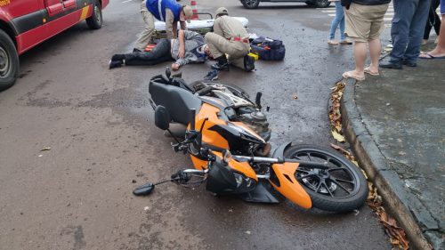 Imagem referente a Motociclista fica ferido em colisão na entrada do Bairro Periolo