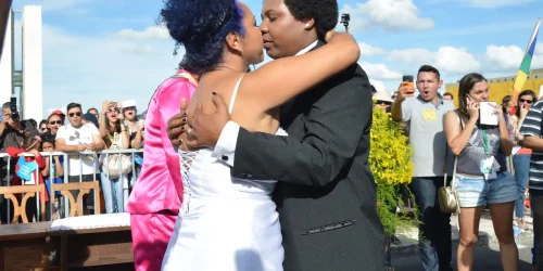 Imagem referente a Casamento entre pessoas do mesmo sexo cresce 8,8% e atinge recorde