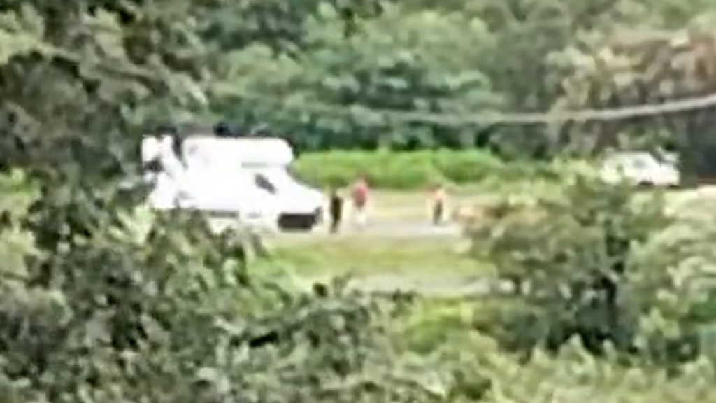 Vídeo flagra pedestres se arriscando para atravessar a BR-277 no Cascavel Velho Vídeo flagra pedestres se arriscando para atravessar a BR-277 no Cascavel Velho