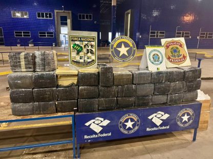 Receita Federal encontra quase 600 kg de substância análoga à maconha na Ponte Internacional da Amizade Imagem referente a Receita Federal encontra quase 600 kg de substância análoga à maconha na Ponte Internacional da Amizade