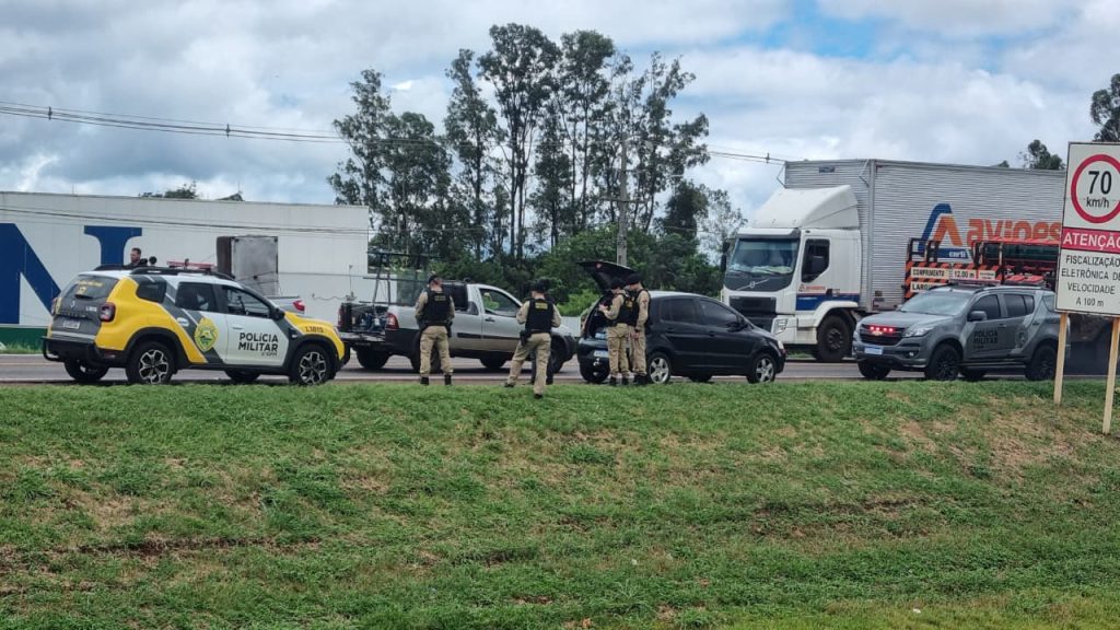 Correria na BR-277: Ação com viaturas e helicóptero da PM chama atenção na entrada de Cascavel Correria na BR-277: Ação com viaturas e helicóptero da PM chama atenção na entrada de Cascavel