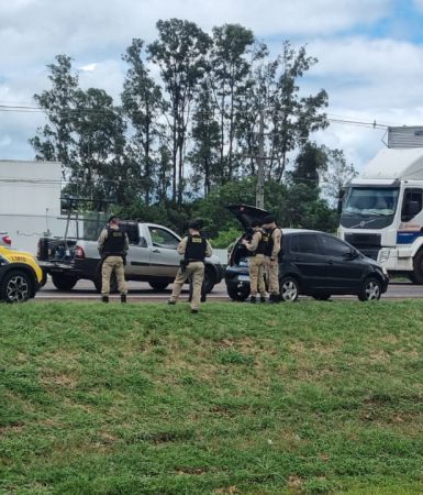 Correria na BR-277: Ação com viaturas e helicóptero da PM chama atenção na entrada de Cascavel Imagem referente a Correria na BR-277: Ação com viaturas e helicóptero da PM chama atenção na entrada de Cascavel
