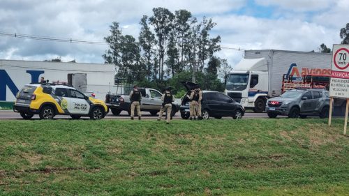 Correria na BR-277: Ação com viaturas e helicóptero da PM chama atenção na entrada de Cascavel Imagem referente a Correria na BR-277: Ação com viaturas e helicóptero da PM chama atenção na entrada de Cascavel