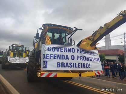 Leite amargo: produtores do Paraná protestam contra prejuízo e leite importado Imagem referente a Leite amargo: produtores do Paraná protestam contra prejuízo e leite importado