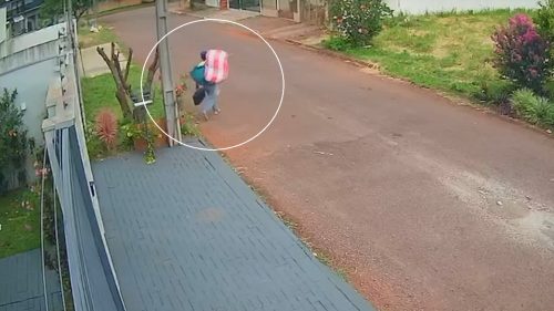 Ladrão arromba janela, invade residência e foge em direção à BR-467 em Cascavel Imagem referente a Ladrão arromba janela, invade residência e foge em direção à BR-467 em Cascavel