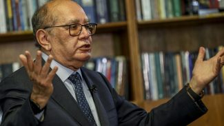Gilmar Mendes suspende parte de decisão sobre impeachment de ministros Gilmar Mendes suspende parte de decisão sobre impeachment de ministros