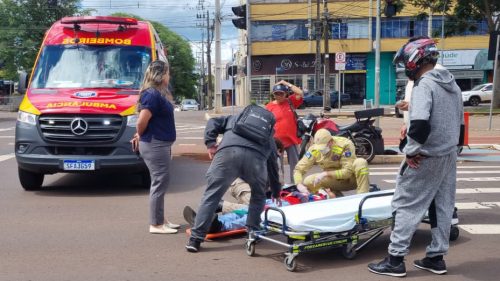 Motociclista é socorrido pelo Siate após acidente na Avenida Brasil Imagem referente a Motociclista é socorrido pelo Siate após acidente na Avenida Brasil