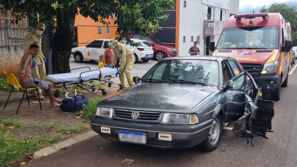 Forte colisão entre Oroch e Santana deixa vítima no Jardim Aclimação, em Cascavel