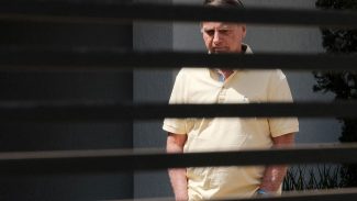 Defesa pede autorização para Bolsonaro deixar prisão e fazer cirurgia Defesa pede autorização para Bolsonaro deixar prisão e fazer cirurgia