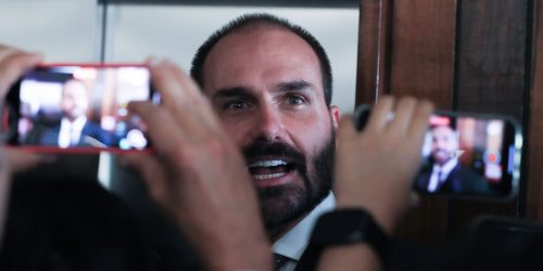 Imagem referente a Motta notifica Eduardo Bolsonaro sobre processo de perda do mandato