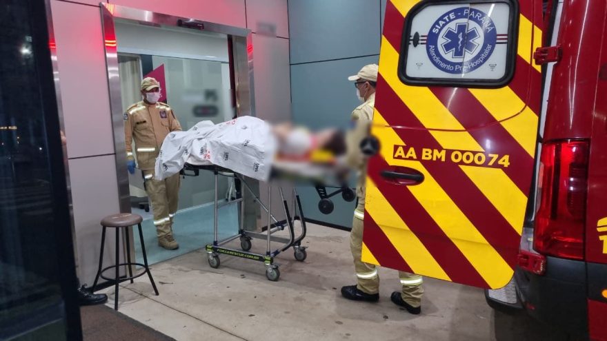 Jovem sofre luxação no joelho após queda em igreja de Cascavel