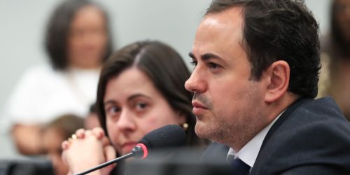 Câmara decide suspender Glauber Braga por 6 meses Câmara decide suspender Glauber Braga por 6 meses