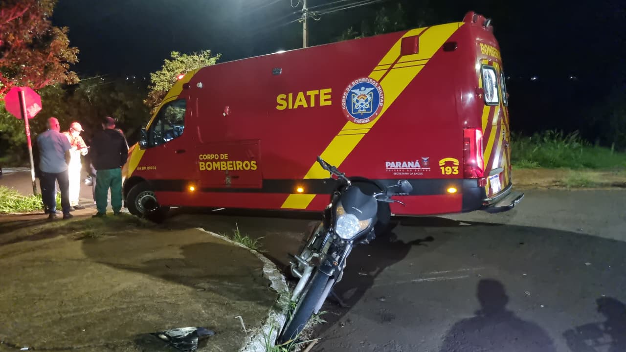 Colisão entre moto e carro deixa dois feridos no Morumbi